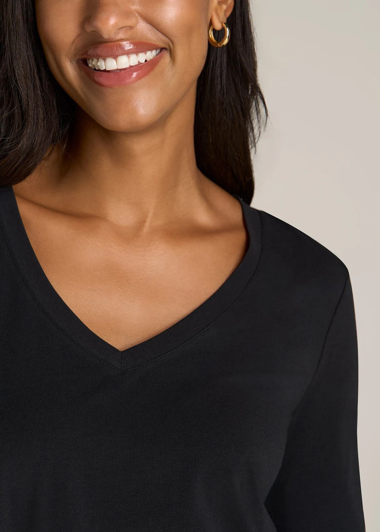 Long Sleeve Scoop V-Neck Tee Shirt for Tall Women in Black