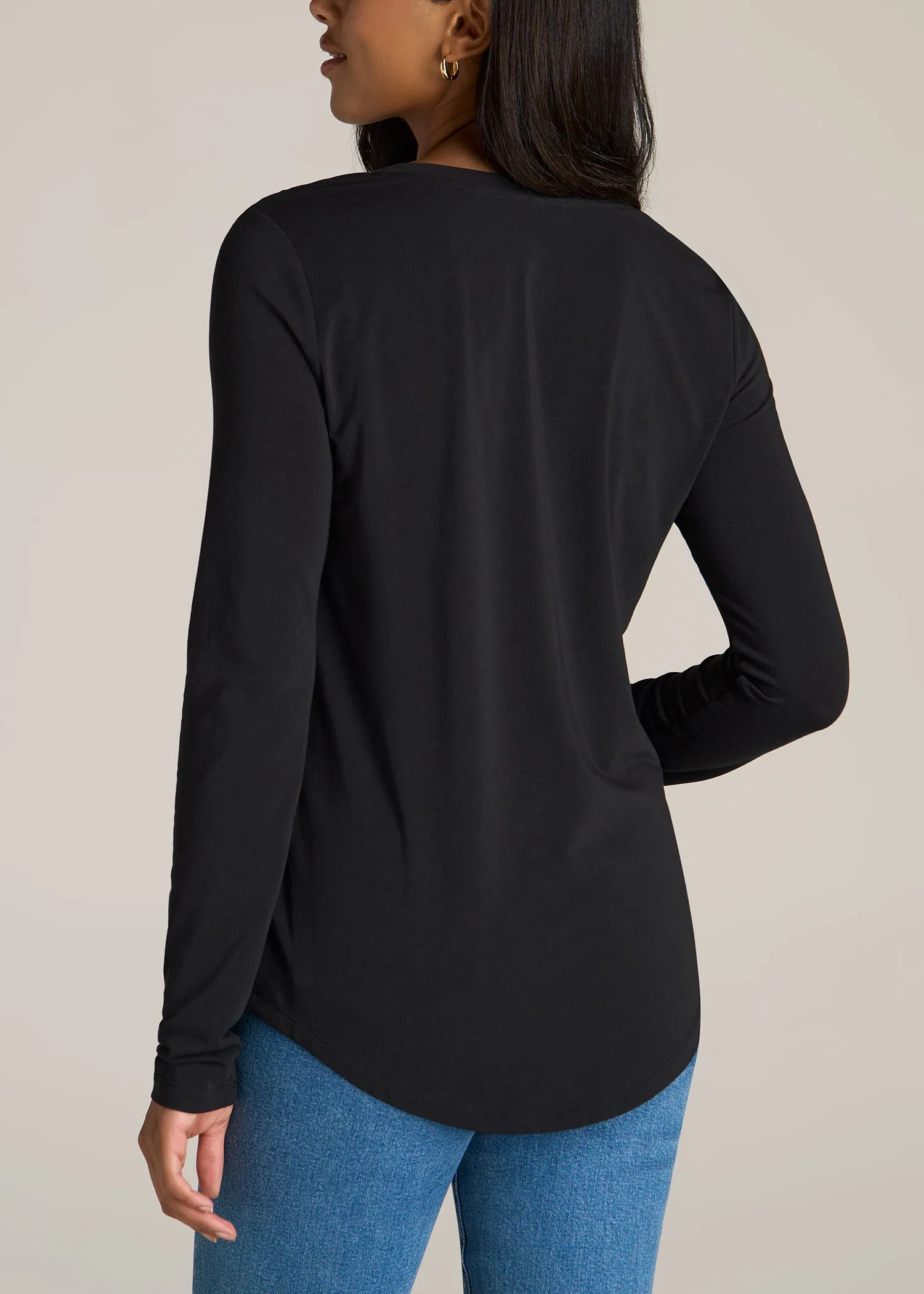 Long Sleeve Scoop V-Neck Tee Shirt for Tall Women in Black