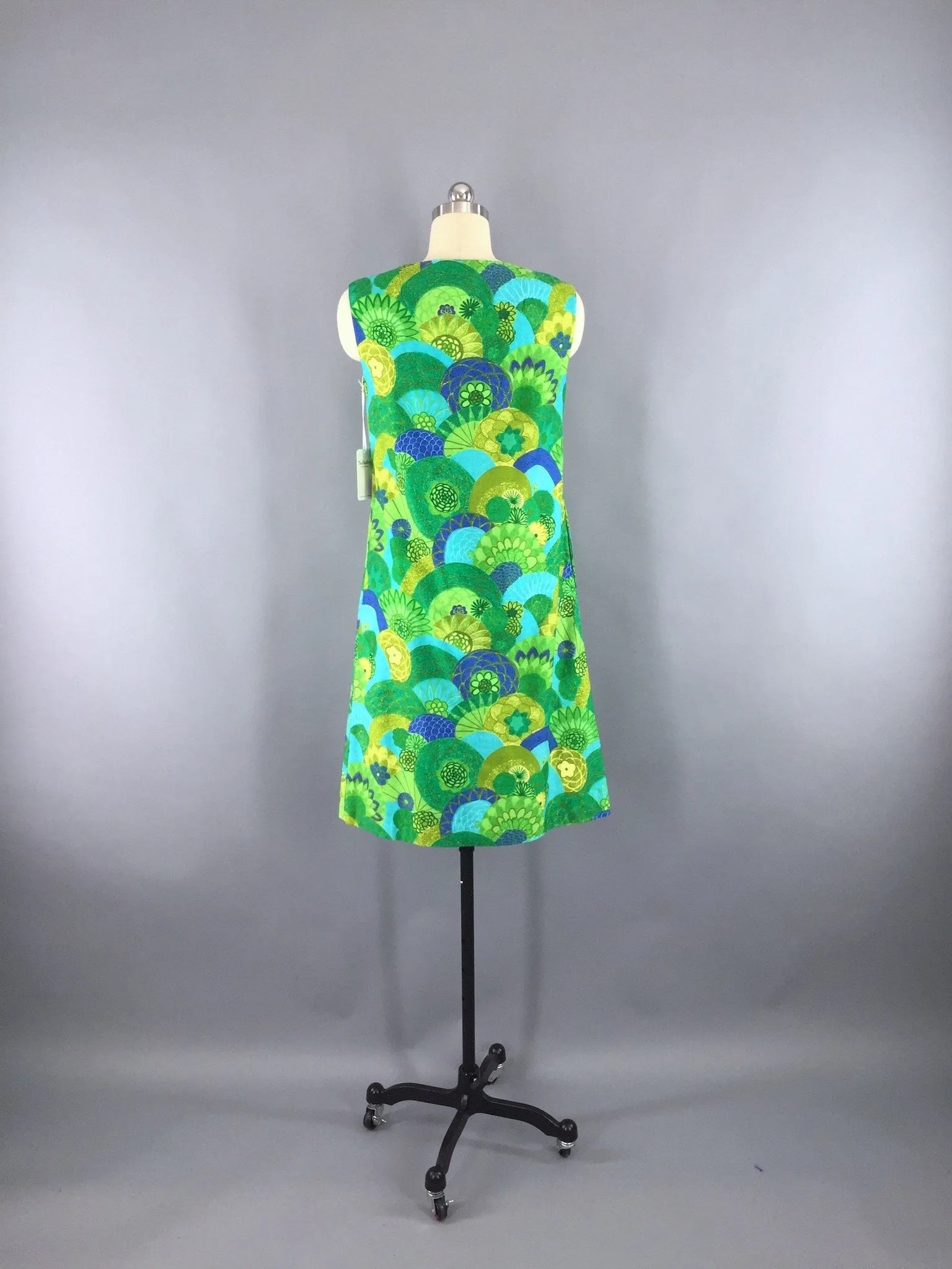 Vintage 1960s Dress / Green Floral Hawaiian Dress / Casual Aire by Paradise Hawaii