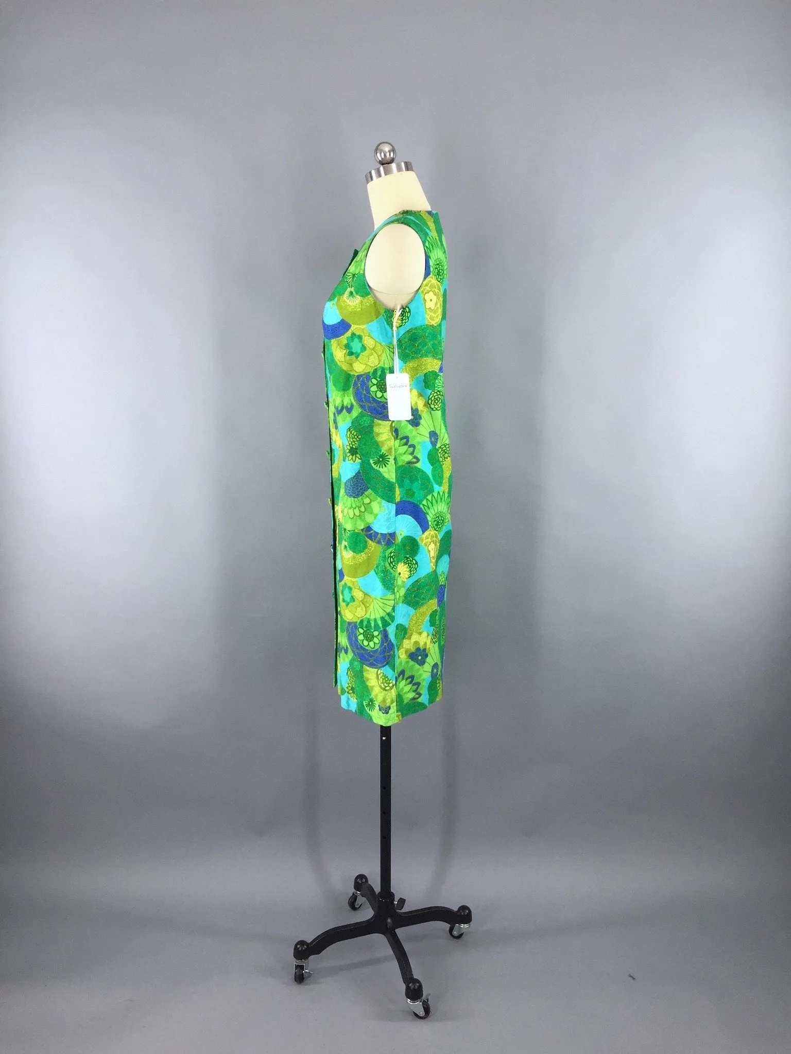 Vintage 1960s Dress / Green Floral Hawaiian Dress / Casual Aire by Paradise Hawaii